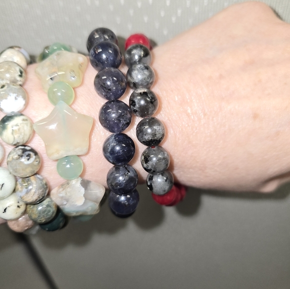 10mm Black Labradorite Larvakite And Red Gemstone Bracelet - Picture 3 of 5